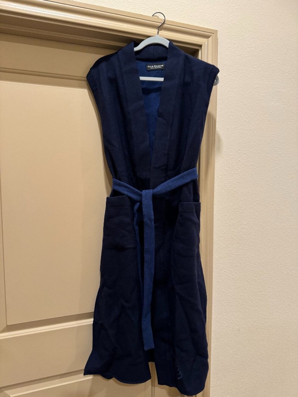 Four Seasons Riviera Navy Sleeveless Robe, Size L, 100% wool